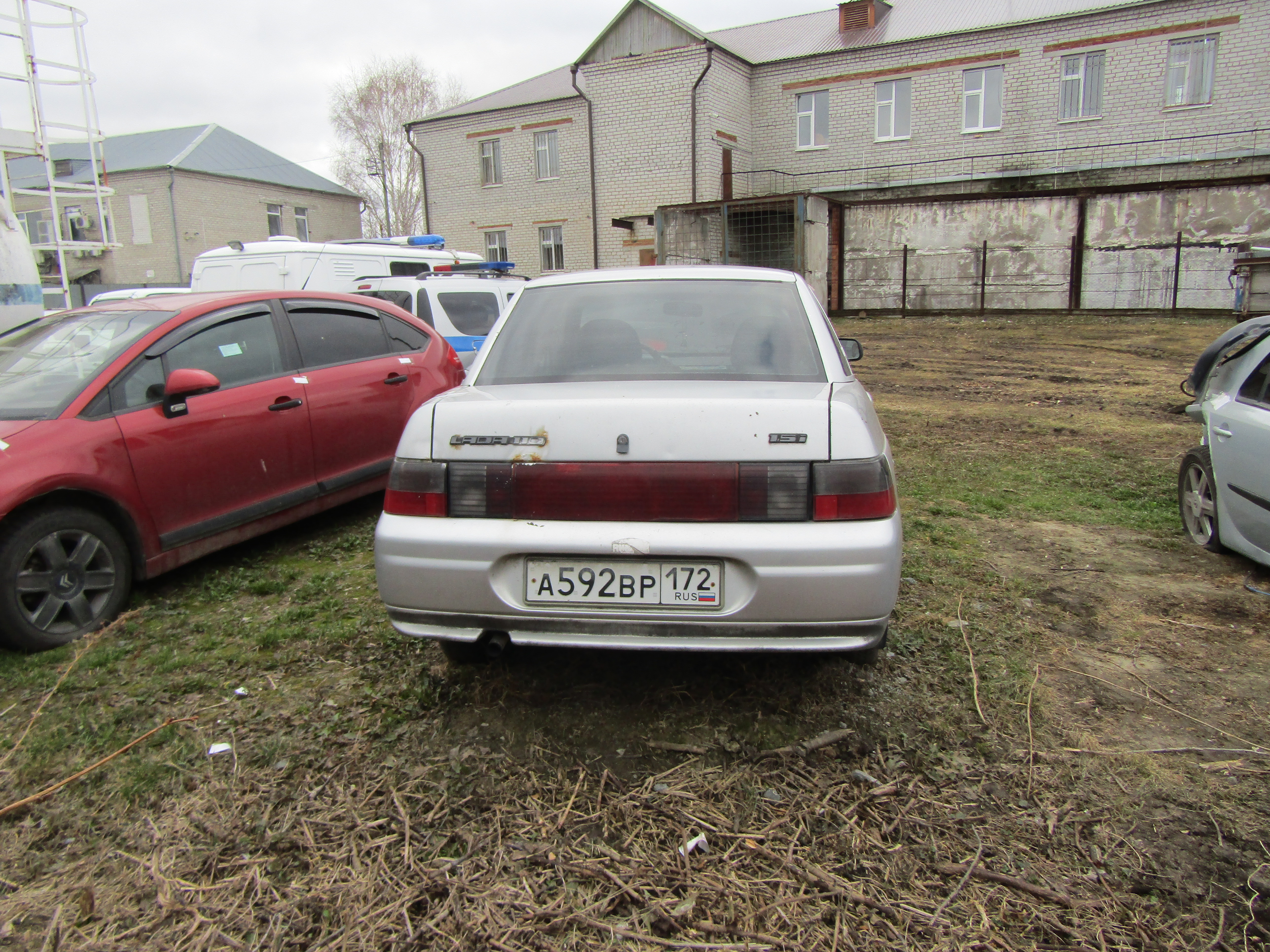 Автомобиль ВАЗ 21102 г/знак А592ВР72, 2003г.в. цвет светло-сереб. металл VIN XTA21102030638414 Ограничения ФССП на регистрационные действия. (ключи отсутствуют, документы отсутствуют, техническое состояние не проверялось, пробег не известен). Имущество продается в том виде, в каком оно есть, в случае продажи возврату/обмену не подлежит. За скрытые дефекты имущества Продавец ответственности не несет.