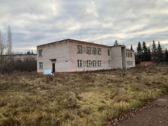 Нежилое здание (детский сад) с  с земельным участком
