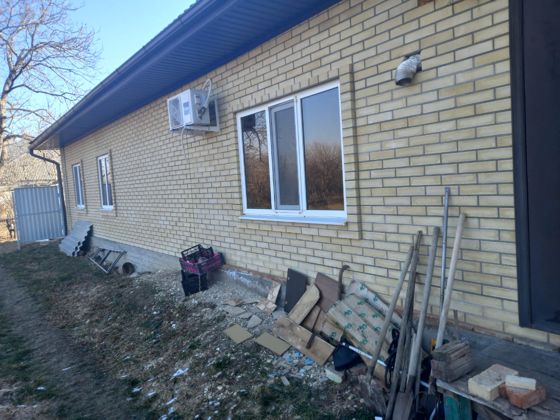Д-к: Кондратенко Н.П. 2/3 доля жилого здания, площадь 89,7 кв.м., кадастровый номер 23:23:1302036:1593, 2/3 доля земельного участка (для ведения личного подсобного хозяйства), площадь 1746 кв.м., кадастровый номер 23:23:1302036:184. Адрес: Краснодарский край, Отрадненский р-н, ст-ца Удобная, ул. Крестьянская, д. 10
