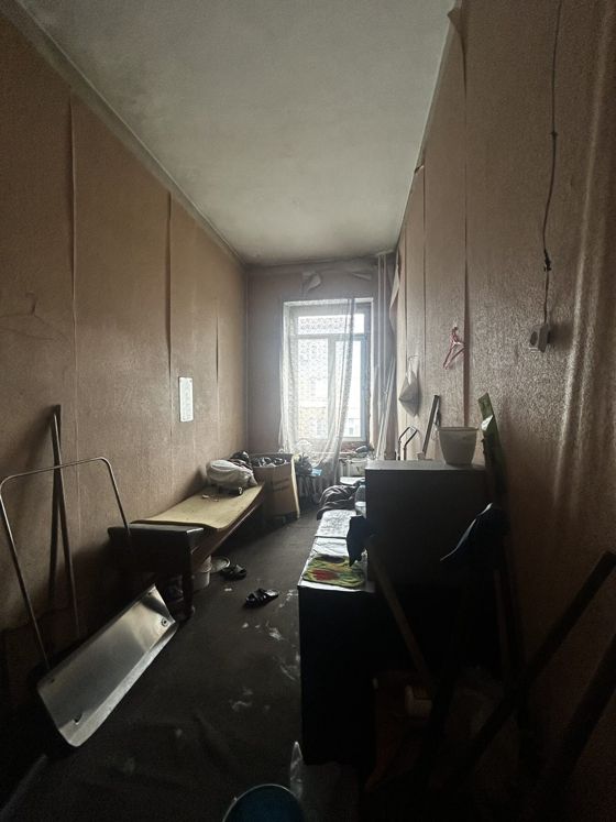 Нежилое помещение общей площадью 180,7 кв.м., с кадастровым номером 42:32:0101019:8049, расположенное по адресу:Кемеровская область, Прокопьевский городской округ, г. Прокопьевск, ул. Карла Либкнехта, 4, помещение № 1.