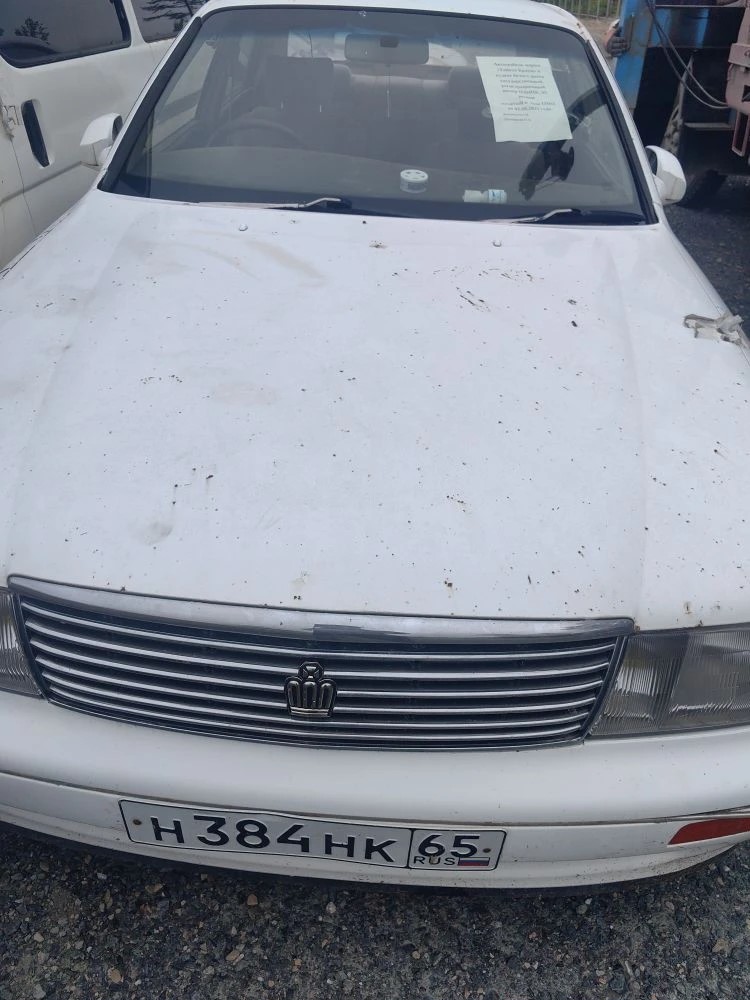 Автомобиль марки “Тойота Кроун” государственный номер Н 384 НК 65, 1990 г.выпуска, кузов белого цвета, рама № LS1410004056