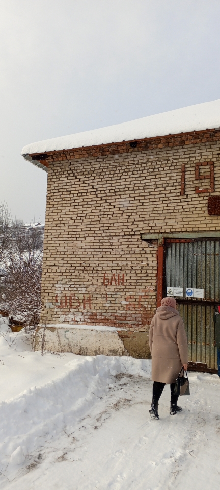 Нежилое здание слесарных мастерских (кадастровый номер 74:16:1305001:650; площадь – 369,9 кв. м; количество этажей: 2, в том числе подземных этажей: 0)