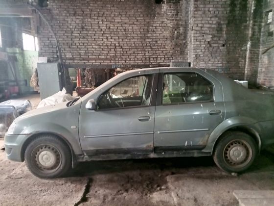 автомобиль RENAULT LOGAN