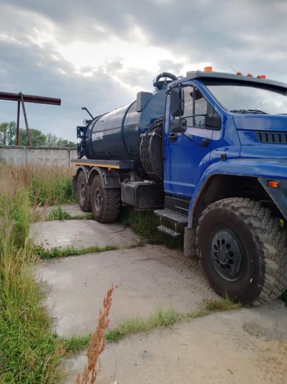 Специальный автомобиль автоцистерна вакуумная