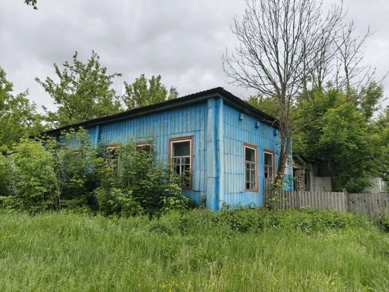 Нежилое здание – бывшая неполная средняя школа площадью 347,8 кв. м, кадастровый номер 31:05:0518001:137, нежилое здание - сарай общей площадью 20,0 кв. м, кадастровый номер 31:05:0518001:232, земельный участок общей площадью 2 447 кв.м, кадастровый номер 31:05:0518001:67