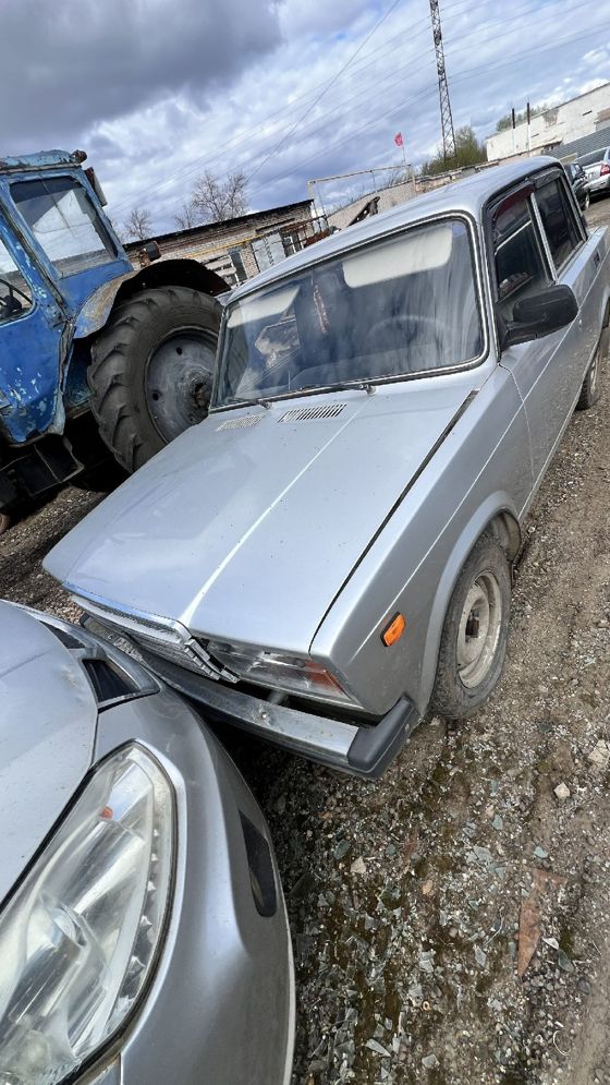 Легковой автомобиль марки ВАЗ 21074, 2011 г/в, г/н Т 556 АО 56, VIN XTA210740BY010143 в кузове серебристого цвета, в нерабочем состоянии
