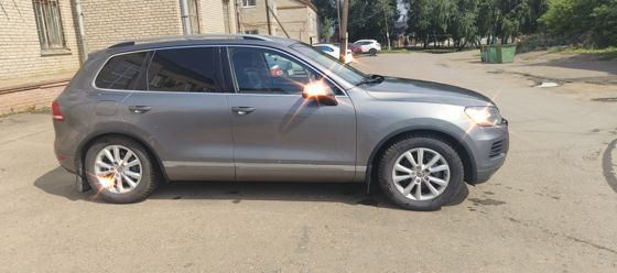 Автомобиль марка Volkswagen Touareg