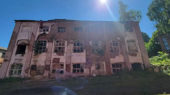 Изъятый на основании решения суда ОКН рег-ного значения «Южный производственный корпус», вторая половина XIX в.- начало XX в., в составе ОКН рег-ного значения «Льнопрядильная фабрика Классена Е.Е. Товарищества Романовской льняной мануфактуры», первая половина XIX в., вторая половина XIX в.- первая половина XX в., нежилого здания ткацкого корпуса и отделочного производства, по адресу: Ярославская область, р-н Тутаевский, г. Тутаев, ул. Волжская Набережная, д.142, с з/у 76:21:010103:24