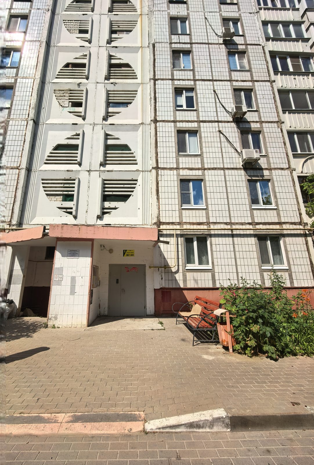 Право на заключение договора аренды муниципального нежилого помещения, расположенного по адресу: г. Белгород,       ул. Есенина, д. 12, площадью 16,4 кв. м с кадастровым номером 31:16:0129010:6461 (далее объект недвижимости).