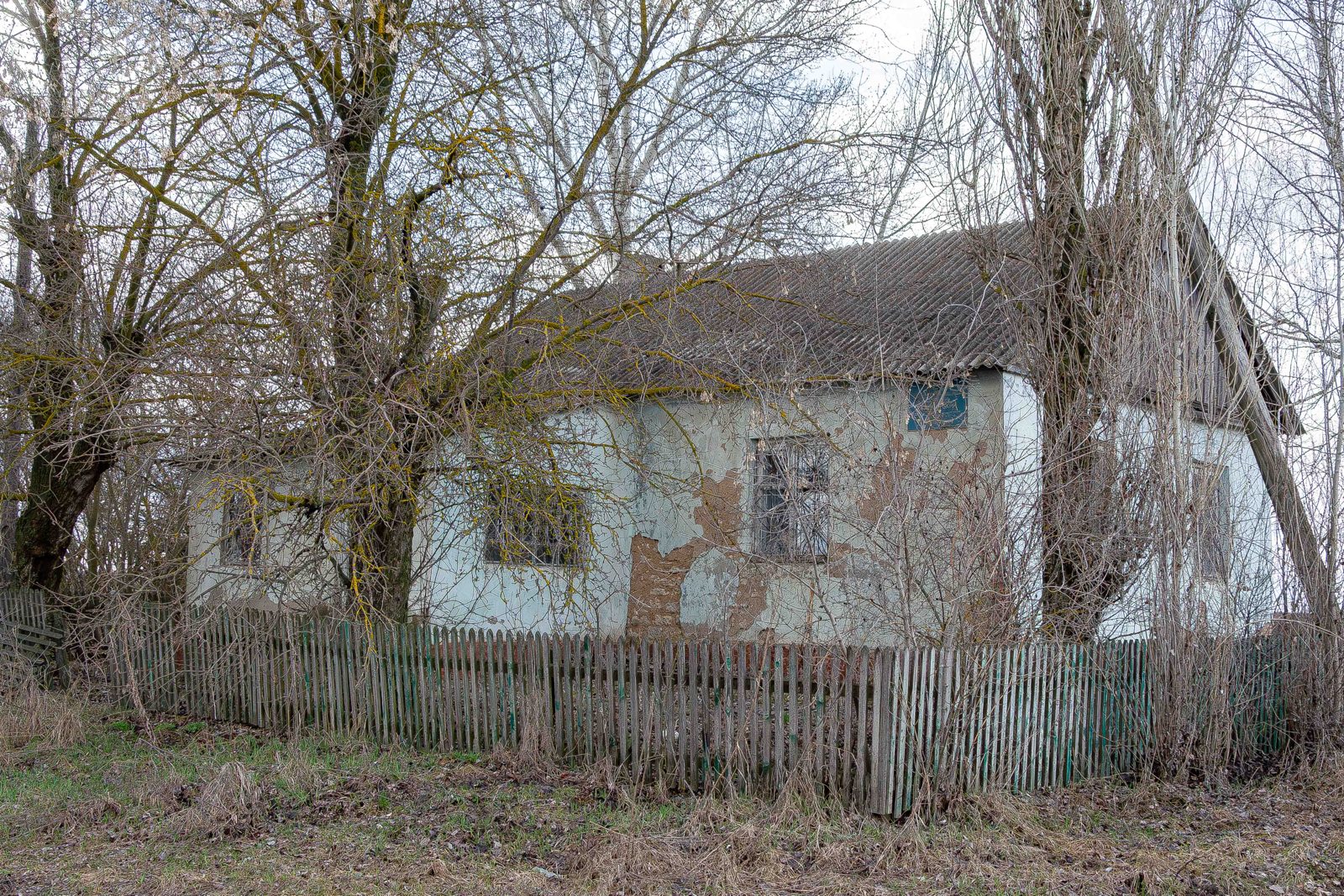 Лот №1: Нежилое здание, общей площадью 56,6 кв. м, кадастровый номер 48:07:1500601:311; Земельный участок общей площадью 197+/-10 кв.м., кадастровый номер: 48:07:1500601:289, расположенные по адресу: Липецкая область, Елецкий район, с. Задонье, ул. Донская, д. 1.