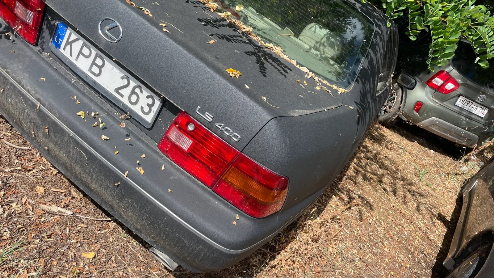 Легковой автомобиль марки "Lexus LS 400", год выпуска не установлен, г/н КРВ 263.