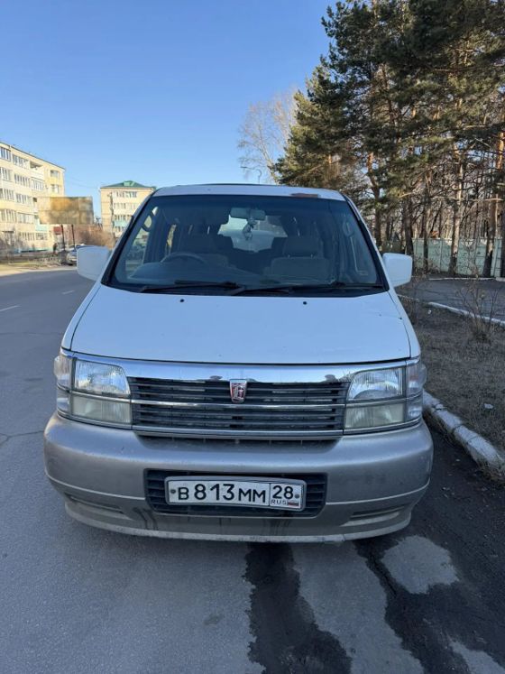 Nissan Karavan, 1982