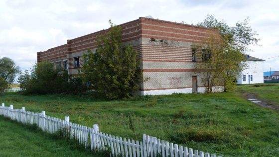 Нежилое здание 646,1 м² с участком, с. Жирновка, Омская обл.
