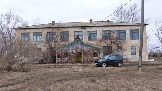 Нежилое здание 598,7 м² с участком, с. Искра, Омская обл.