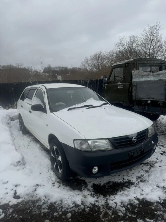 Nissan AD, 1999