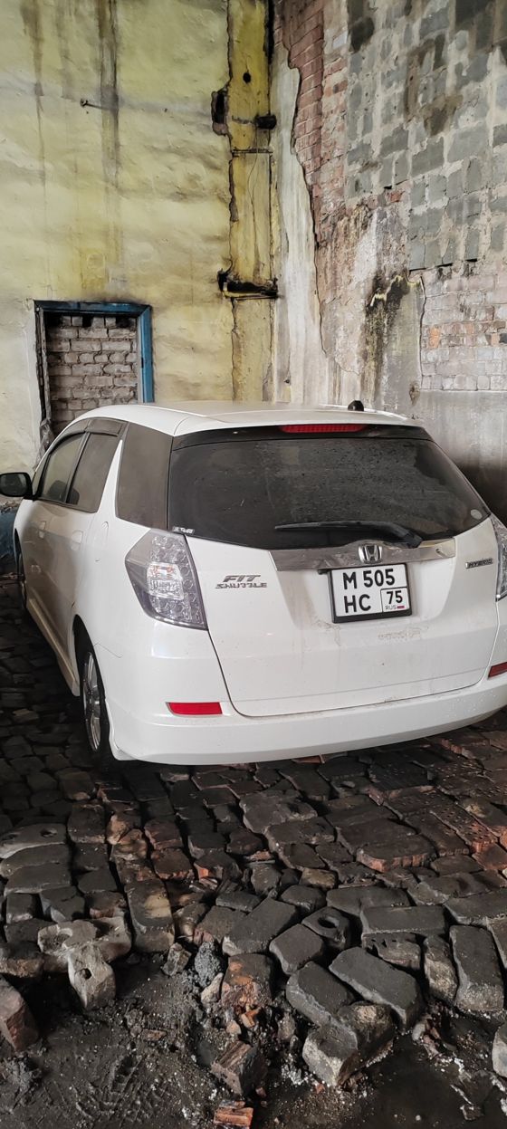 Honda FIT Shuttle Hybrid, 2012