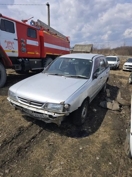 Nissan Wingroad, 1996