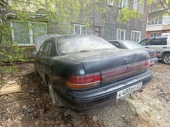 Автомобиль марки Toyota Vista, г/н К480ВР27, 1991 г.в, № кузова SV300071236, темно -синего цвета, имеются повреждения по корпусу.