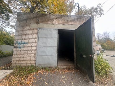 Земельный участок 0,4 сот. со строениями, под гараж, Родники