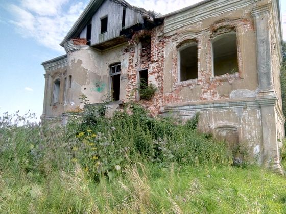 Нежилое здание «Бывший жилой дом Резвой» 289,1 м², с. Исаково, Тульская обл.