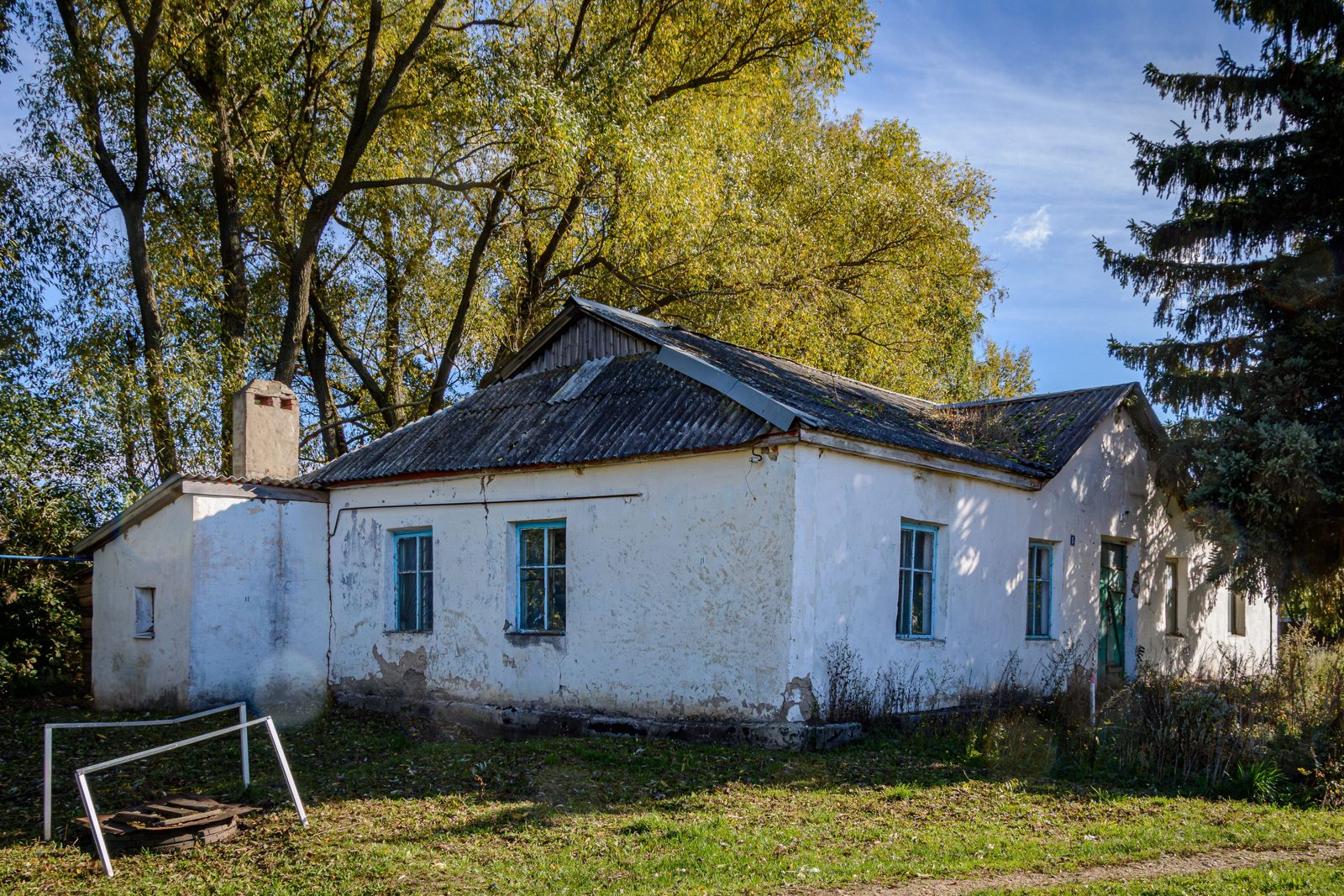 Земельный участок площадью 1042 кв.м. и здание фельдшерско-акушерского пункта, площадь 117 кв. м., расположенные по адресу: Липецкая область, Краснинский муниципальный округ, село Бредихино, дом 5