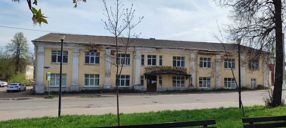 Нежилое здание 1 302,9 м² с участком, Торжок
