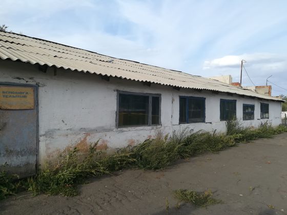 Нежилое здание 635,3 м², с. Одесское, Омская обл.
