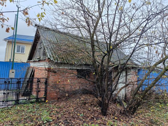 Земельный участок 0,4 сот. со строениями, с. Лебяжье, Курская обл.