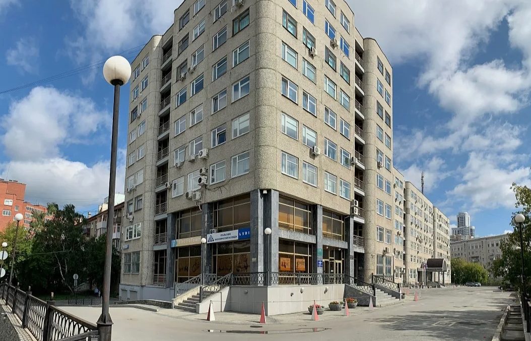 400/10000 доли в нежилом помещении 605,7 м², Екатеринбург