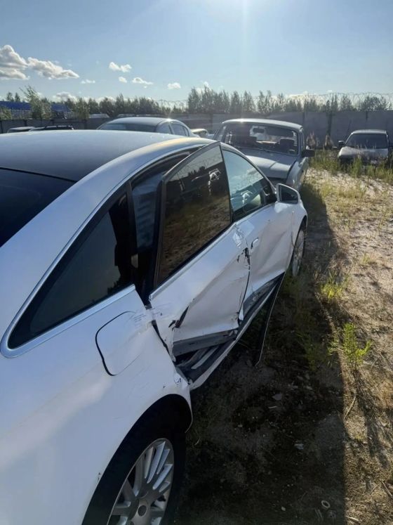 Автомобиль марки «AUDIA6», г.р.з. А656РН89, белого цвета. ТС имеет ограничения ФССП на рег