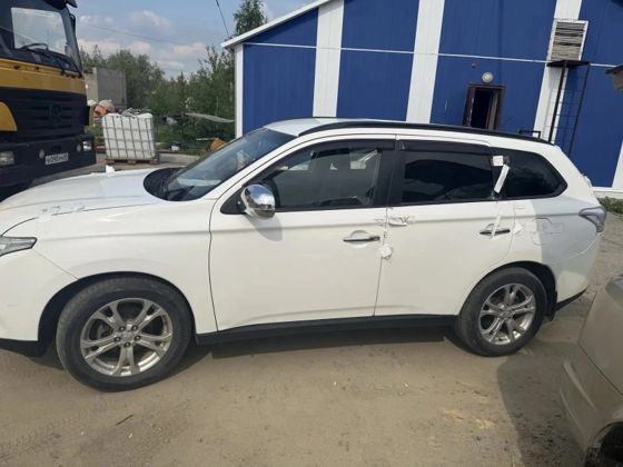 Mitsubishi outlander г.р.з B338PM89