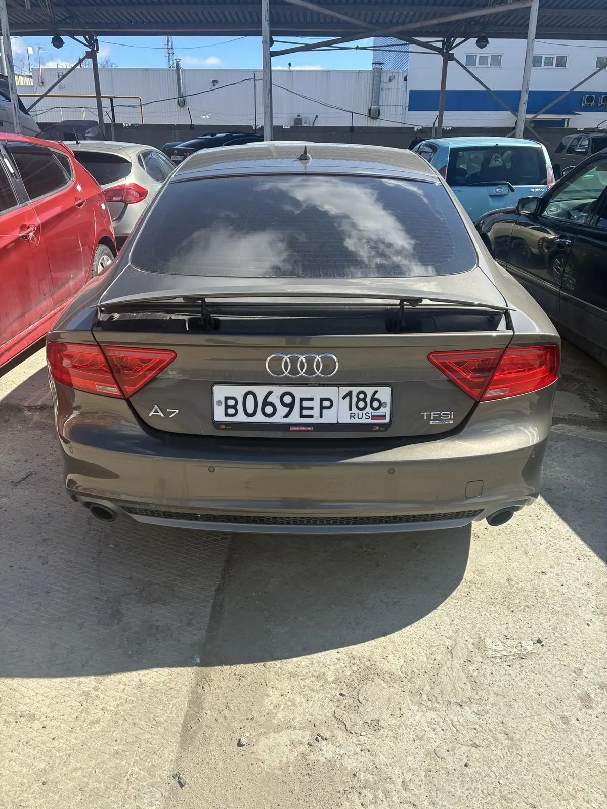 Автомобиль марки "АудиА7" г.р.з. В069ЕР186, VIN XW8ZZZ4GXEG038542, г/в 2003 ТС обременено 
