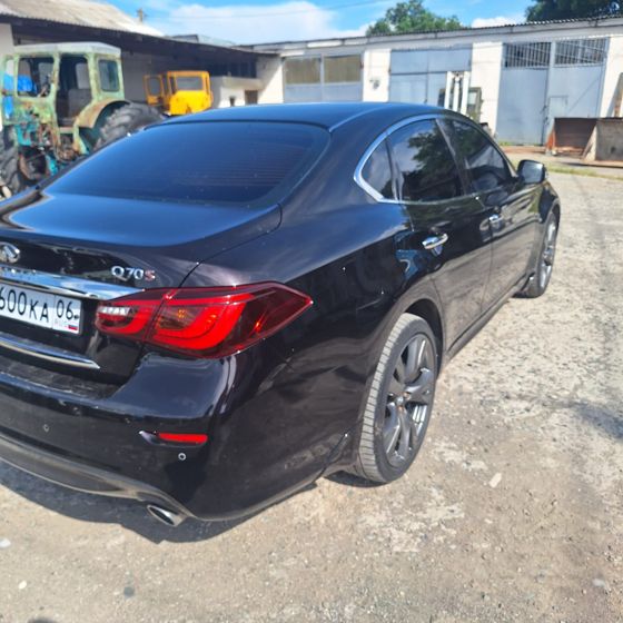 Infiniti Q70, 2015