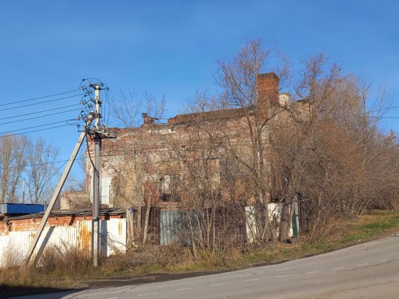 Нежилое здание 806,8 м² с участком, Ачинск