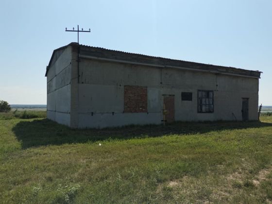 Нежилое здание 110,5 м² с участком, д. Авлы, Омская обл.