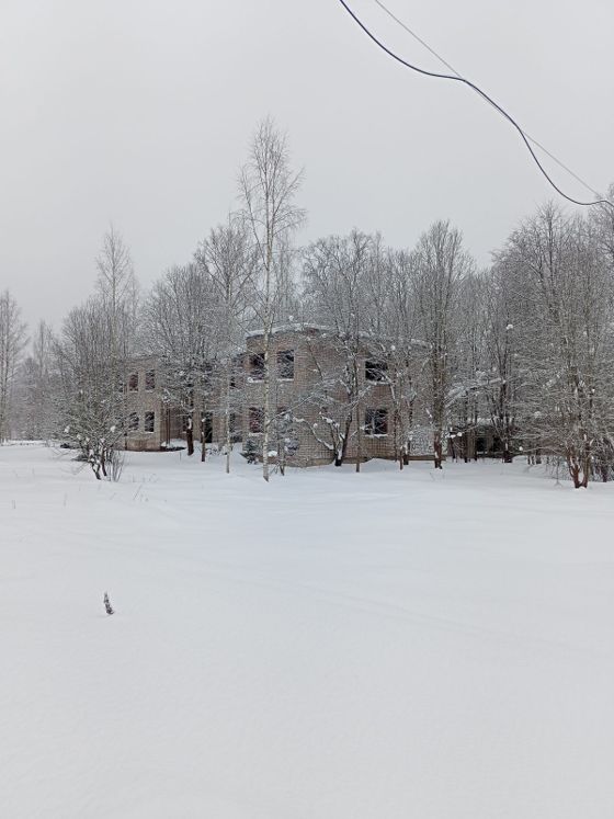 Объект незавершённого строительства 4 086 м² с участком, Новгородская обл.
