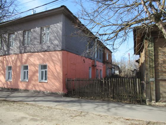 Нежилое здание с участком, Данилов