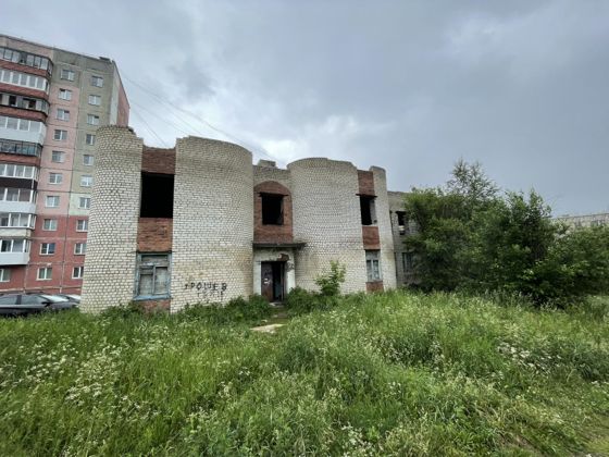 Нежилое здание 2 032,8 м² с участком, Златоуст