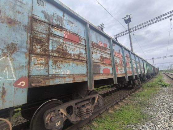 Полувагон 4-осный с люками в полу с тормозной площадкой