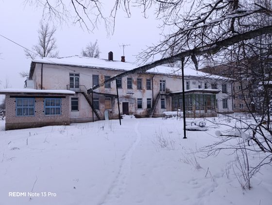 Нежилое здание 808,7 м² с участком, Новгородская обл.