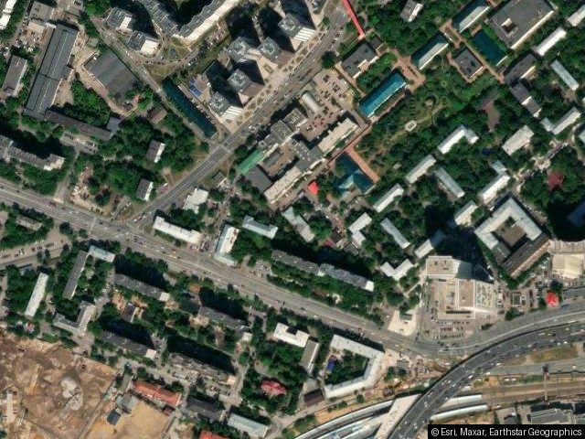 Комплекс имущества, расположенного по адресу: г. Москва, вн. тер. г. муниципальный округ Хорошевский, шоссе Хорошевское, д. 32, стр. 3, а именно: Недвижимое имущество - Земельный участок площадью 3020 кв. м (кадастровый номер 77:09:0005013:9216); Нежилое здание площадью 1449,2 кв. м (кадастровый номер 77:09:0005013:1106), Нежилое здание относится к исторически ценным градоформирующим объектам в составе объекта «Ансамбль Николаевских казарм Первого Донского казачьего полка и Первой гвардейской ар