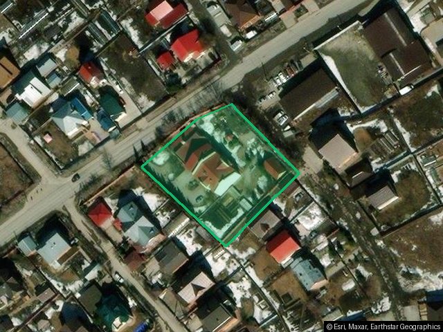 Земельный участок с кадастровым номером 54:35:053715:234, категория земель: земли населенных пунктов – индивидуальные жилые дома, площадь: 2865 кв.м., адрес: г. Новосибирск, ул. Прокопьевская, на земельном участке расположен жилой дом, 182.
Жилой дом с кадастровым номером 54:35:000000:15226, общая площадь дома составляет 1092,4 кв.м., из которых жилая – 232,2 кв.м., подсобная – 860,2 кв.м., этажность: 3, подземная этажность: 1, адрес (местоположение): г. Новосибирск, ул. Прокопьевская, д. 182.
С