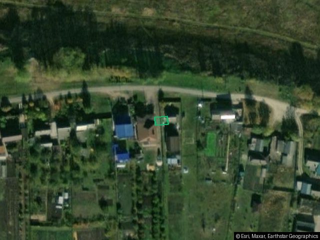 1/2 общей долевой собственности на жилое помещение с кадастровым номером: 57:27:0010411:252, площадью 47 кв.м., расположенный по адресу: Орловская область, г Мценск, ул Мичурина, д 2 и 1/2 общей долевой собственности на находящийся под ним земельный участок с кадастровым номером: 57:27:0010411:238, площадью 2053 +/- 16 кв.м.