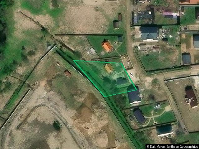 Земельный участок (кадастровый номер: 47:14:0501005:36) площадью 1 214 кв.м., находящиеся по адресу: Ленинградская область, Ломоносовский муниципальный район, Аннинское городское поселение, д. Иннолово, Заставская ул., 12
жилой дом (кадастровый номер: 47:14:0501005:843) общей площадью 62,8 кв.м., находящиеся по адресу: Ленинградская область, Ломоносовский муниципальный район, Аннинское городское поселение, д. Иннолово, Заставская ул., 12
нежилое здание (летняя кухня) (кадастровый №: 47:14:050100