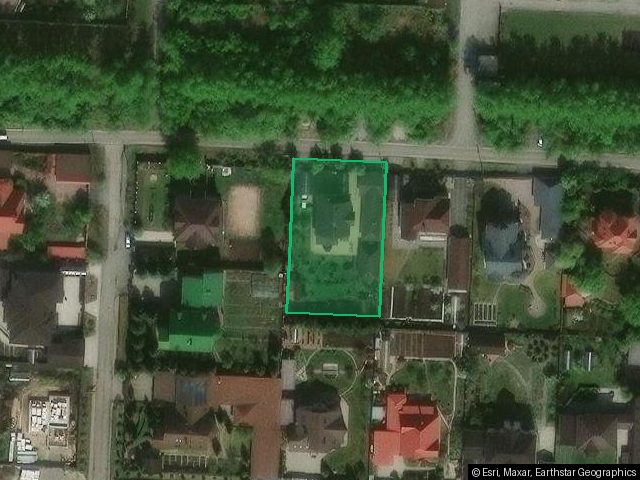 100% общей долевой собственности на земельный участок, площадью 1500 кв.м., кадастровым номером 72:23:0214002:693, адрес: местоположение установлено относительно ориентира, расположенного за пределами участка, почтовый адрес ориентира: Тюменская обл., г. Тюмень, район совхоза «Плодовый», ул. Петербургская, уч. №241; 100% общей долевой собственности на Жилой дом, площадью 251.9 кв.м., кадастровым номером 72:23:0214002:2381, адрес: г. Тюмень, ул. Петербургская, 30