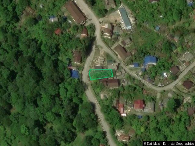 Земельный участок с жилым домом, расположенные по адресу: Краснодарский край, г. Сочи, Адлерский район, с. Калиновое озеро, ул. Центральная, площадь 399 кв.м., кадастровый номер: 23:49:0401001:1828. Жилой дом, расположенный на Земельном участке, общей площадью 60,2 кв. м., этажность 1 Кадастровый номер: 23:49:0401001:1913