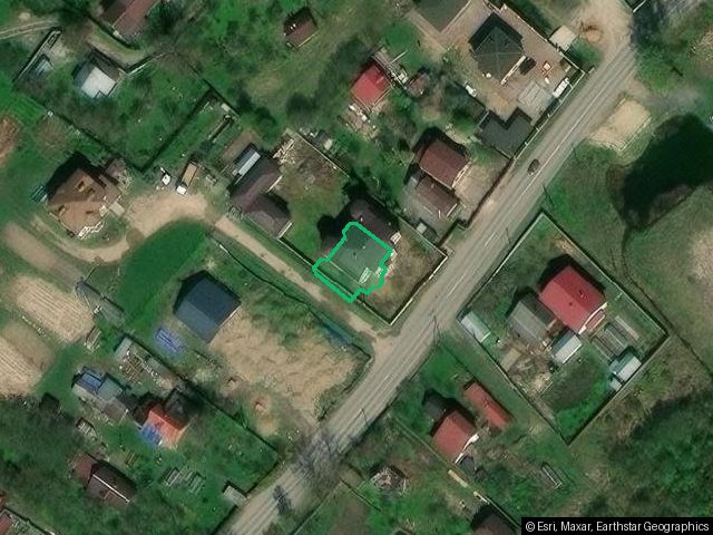 Здание (жилой дом), назначение: жилое, этажей: 3, площадь 588,4 кв. м, кадастровый номер: 47:23:0230001:257, земельный участок, категория земель: земли населенных пунктов, виды разрешенного использования: для ИЖС, площадь 1 310 +/- 13 кв. м, кадастровый номер: 47:23:0230001:4, имущество расположено по адресу: Ленинградская обл., Гатчинский муниципальный р-н, Таицкое городское поселение, дер. Тихвинка, д. 42б. Для информации: сведения о зарегистрированных лицах и проживающих без регистрации в жил
