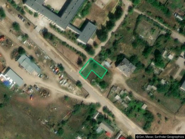 Земельный участок, кадастровый номер: 64:09:100402:65, категория земель: Земли населенных пунктов, вид разрешенного использования: для ведения личного подсобного хозяйства, общая площадь 460 кв.м., по адресу: Саратовская область, р-н Воскресенский, с. Воскресенское, ул. Крайняя, уч. 8г, вид права: совместная собственность. Положительными параметрами местоположения является нахождение в экологически чистом районе. Отрицательными факторами являются удаленность от города. Ограничение права и обреме
