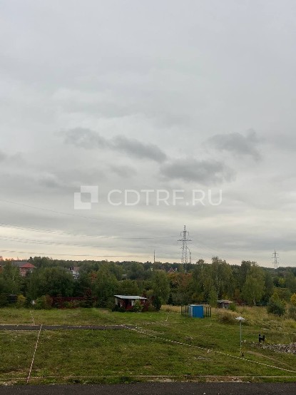 лот №1 земельный участок с кадастровым номером 50:12:0090223:945, площадью 500 +/- 8 кв.м., местоположение Московская область, г.о. Мытищи, д. Беляниново, пер. Озерный, з/у 5Б, вид разрешенного использования для индивидуального жилищного строительства.
В соответствии с решением комитета кредиторов должника от 10 августа 2026 года победителям торгов после регистрации перехода права собственности на лот №1, №2 либо №3 бессрочно и безвозмездно, исключительно для целей обеспечения проезда (прохода) 