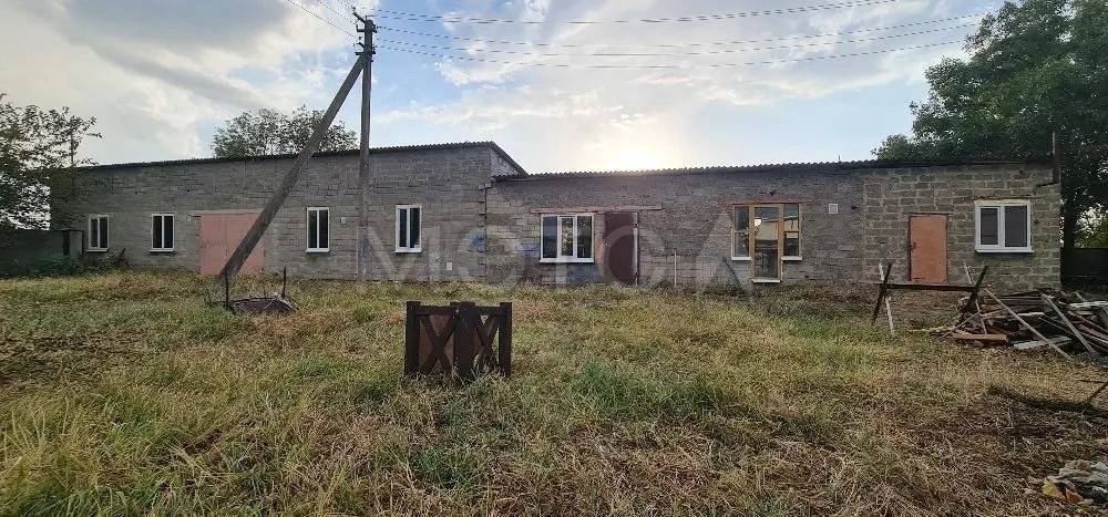 Нежилое здание (Нежилое здание с пристройками – производственное) общей площадью 344,5 кв.м, кадастровый №23:07:0203000:918, по адресу: Краснодарский край, р-н Динской, с/п Новотитаровское, автодорога Новотитаровская - Копанской, 11 км.- 700 м., слева; Земельный участок площадью 5 201 кв.м, земли сельскохозяйственного назначения, кадастровый № 23:07:0203000:1435
Порядок ознакомления с имуществом должника:
Ознакомление с имуществом осуществляется самостоятельно по адресу нахождения имущества либо